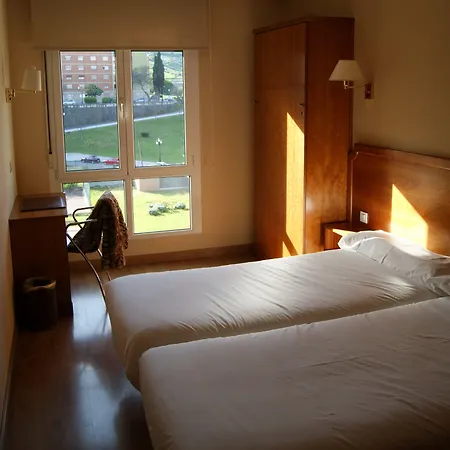 卡德亚雷蒂罗酒店 3*