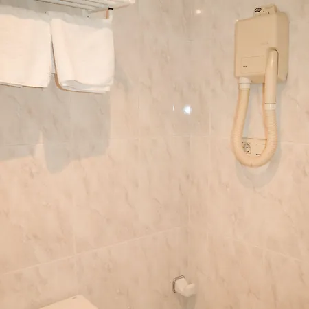 酒店 卡德亚雷蒂罗酒店 3*