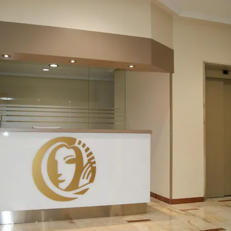 卡德亚雷蒂罗酒店 3*