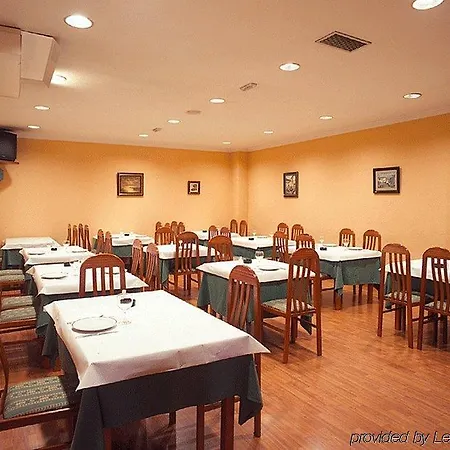 卡德亚雷蒂罗酒店 3*