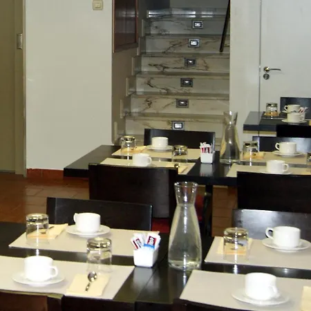 卡德亚雷蒂罗酒店 酒店 3*