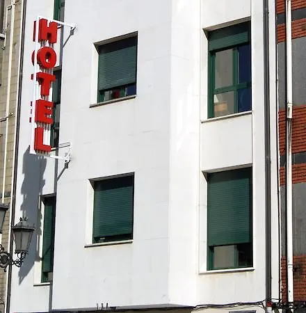 卡德亚雷蒂罗酒店 3*